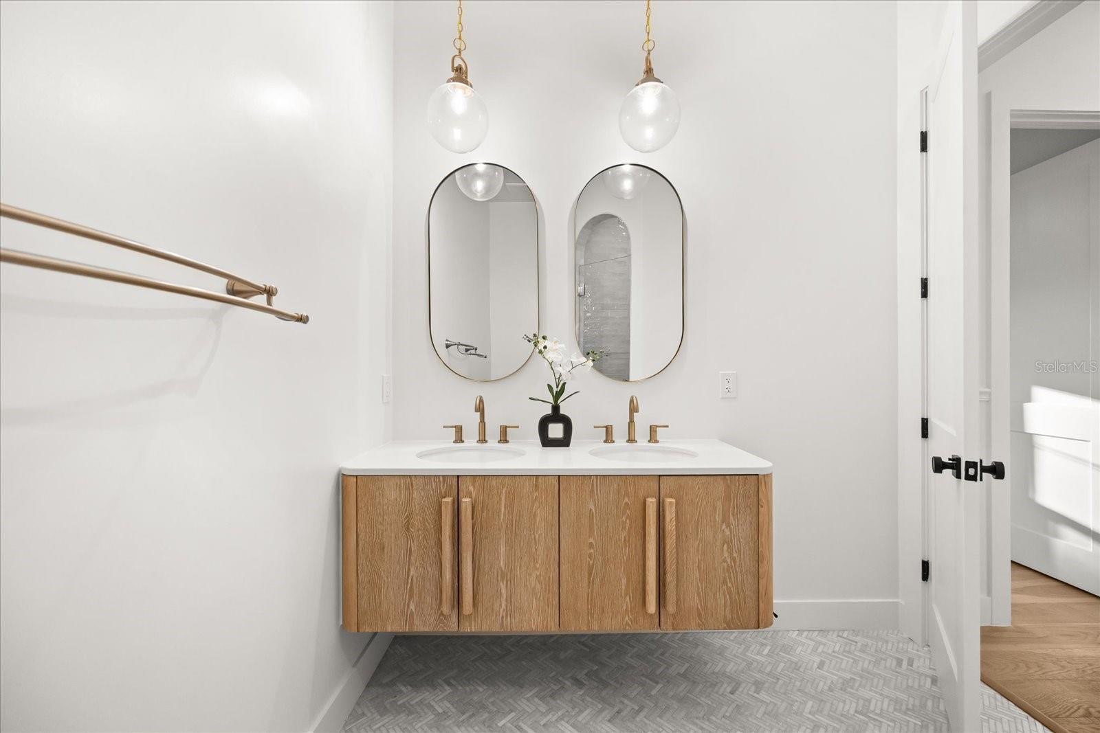 Image 53 of 95 For 505 Jennifer Lane