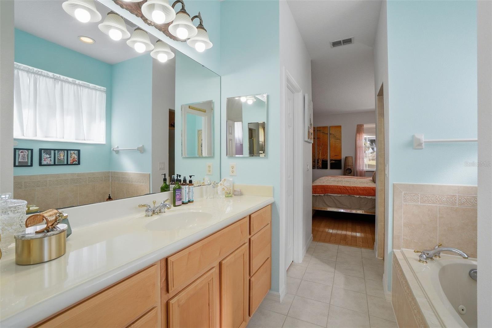 Image 21 of 42 For 20831 Nettleton Street