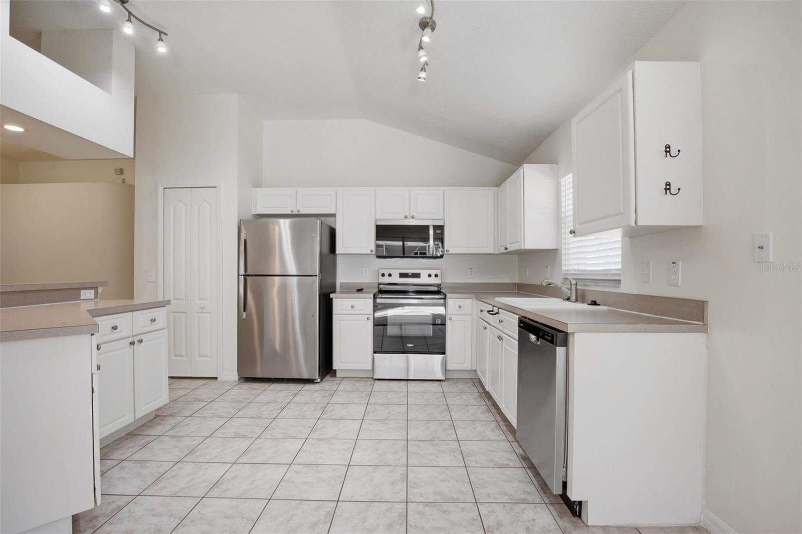 Image 7 of 31 For 9827 White Barn Way