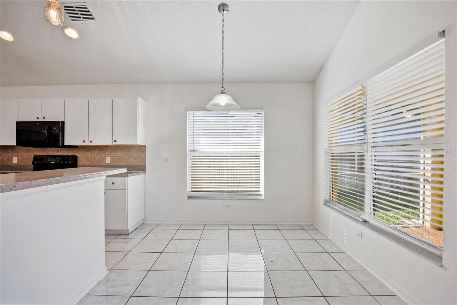 Image 10 of 36 For 16502 Lake Heather Drive