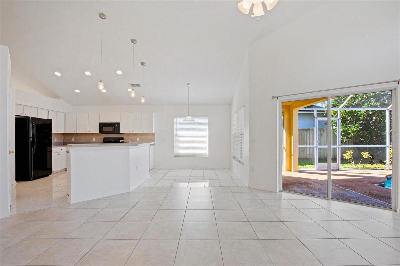 Image 12 of 36 For 16502 Lake Heather Drive