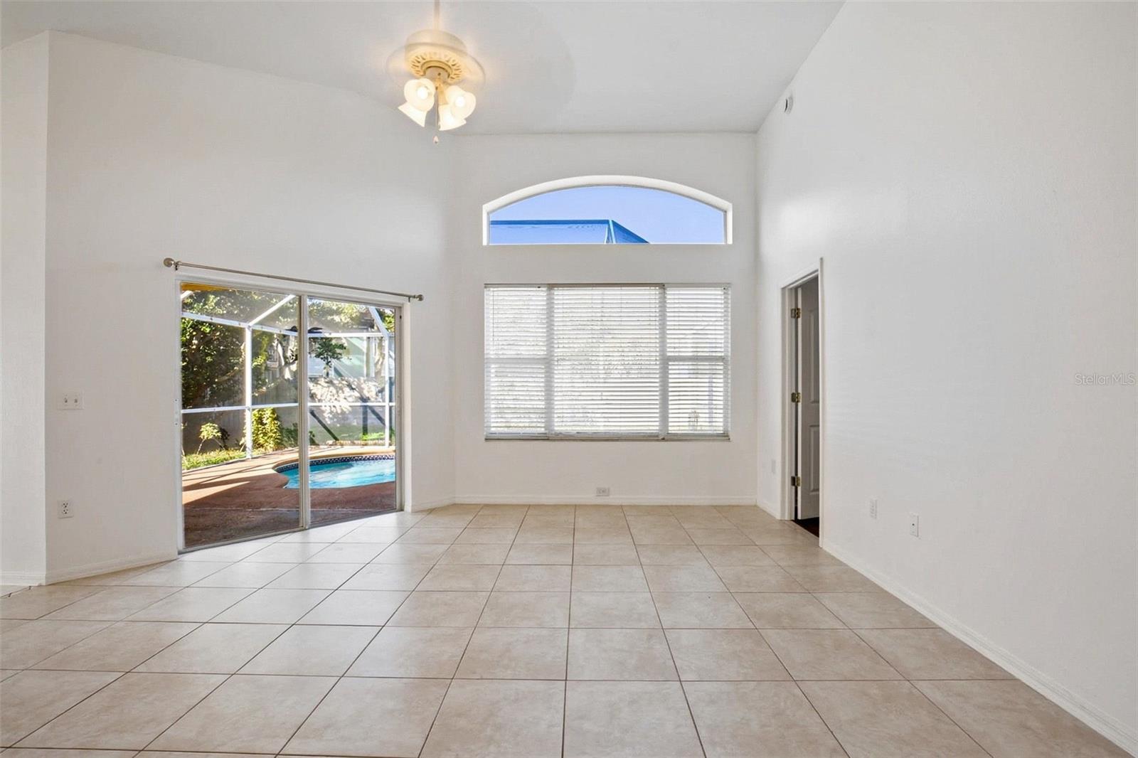 Image 13 of 36 For 16502 Lake Heather Drive