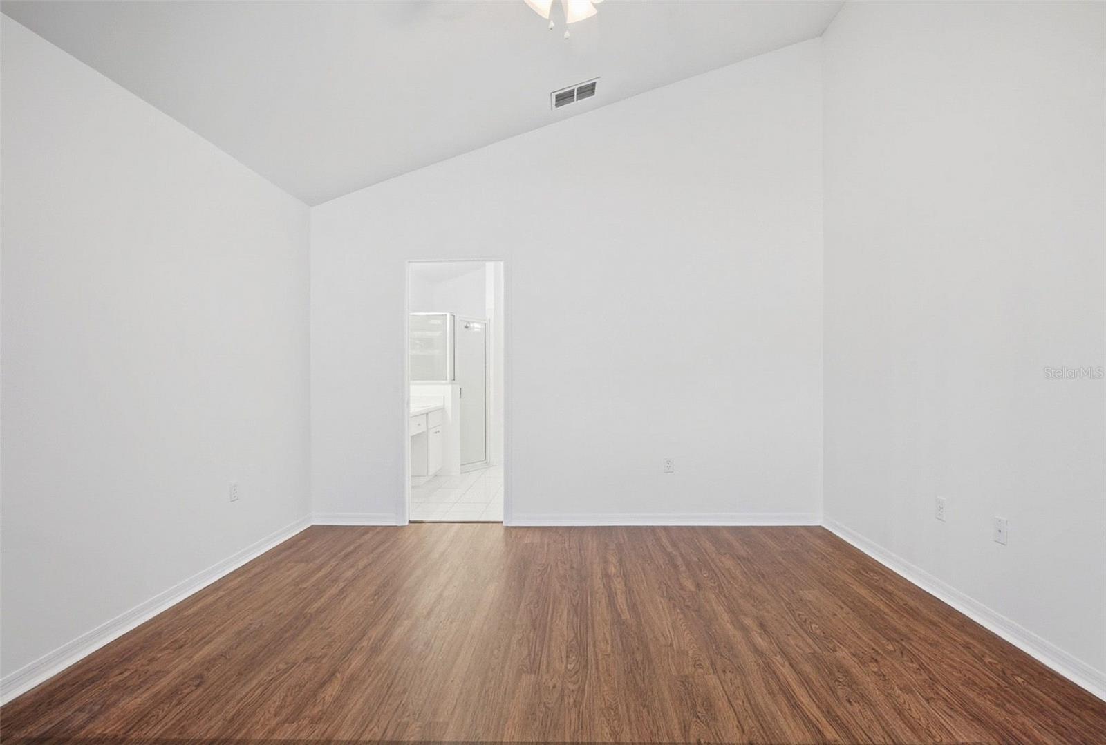 Image 14 of 36 For 16502 Lake Heather Drive