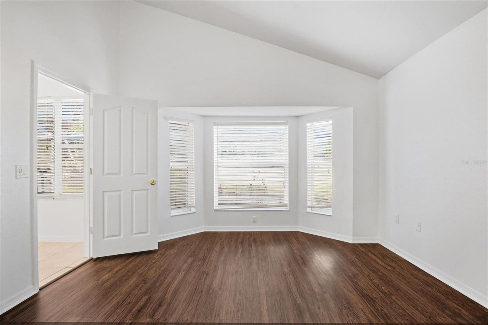 Image 15 of 36 For 16502 Lake Heather Drive