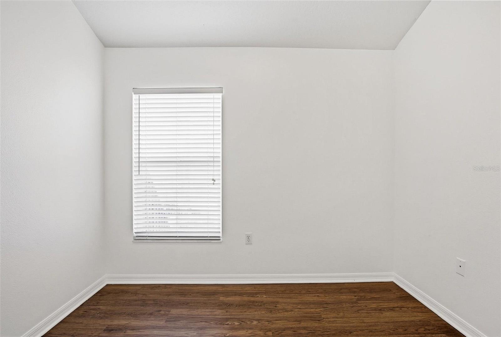 Image 18 of 36 For 16502 Lake Heather Drive