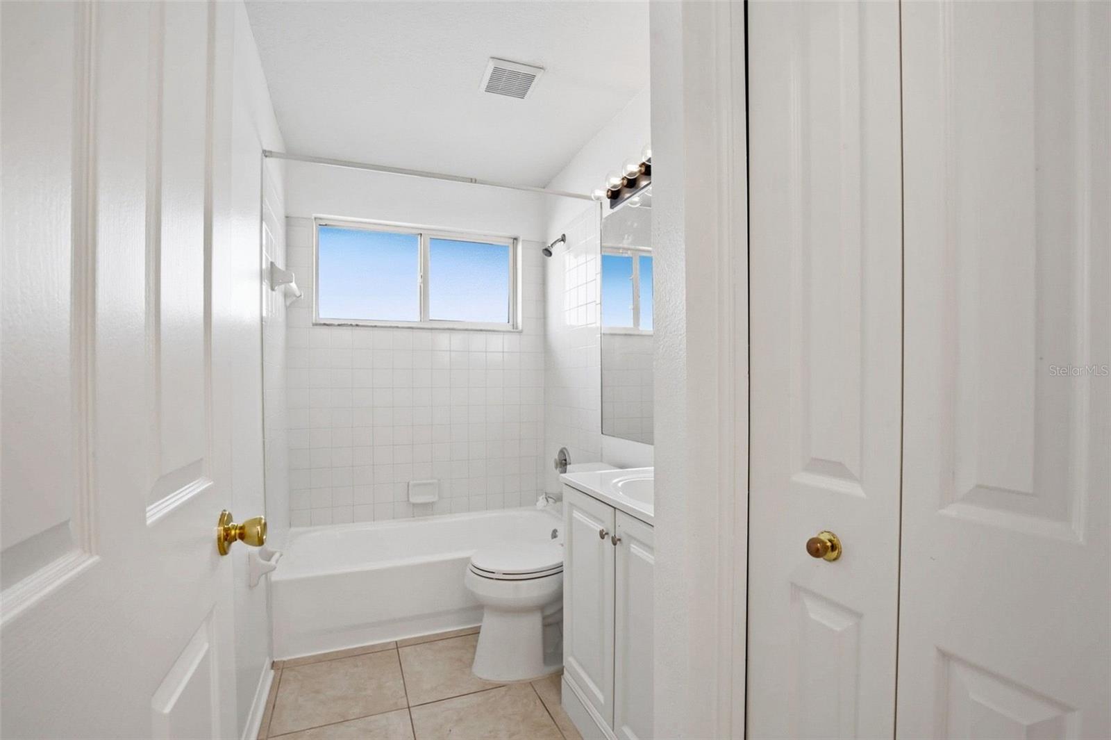 Image 20 of 36 For 16502 Lake Heather Drive