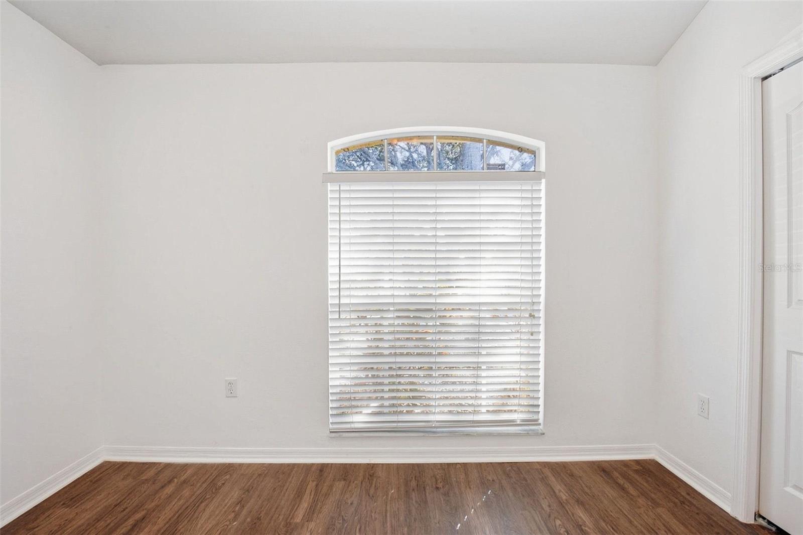 Image 21 of 36 For 16502 Lake Heather Drive