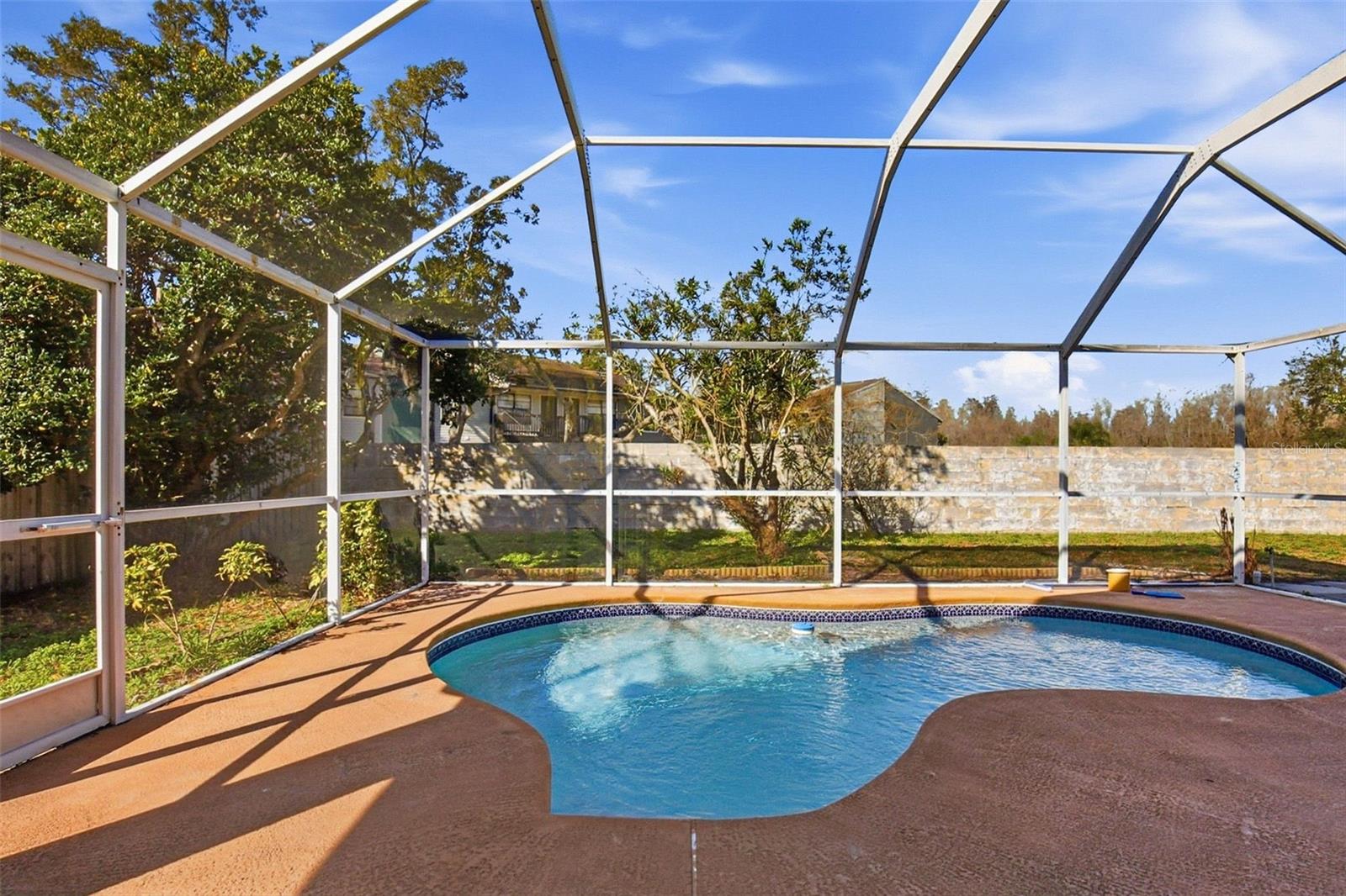 Image 23 of 36 For 16502 Lake Heather Drive