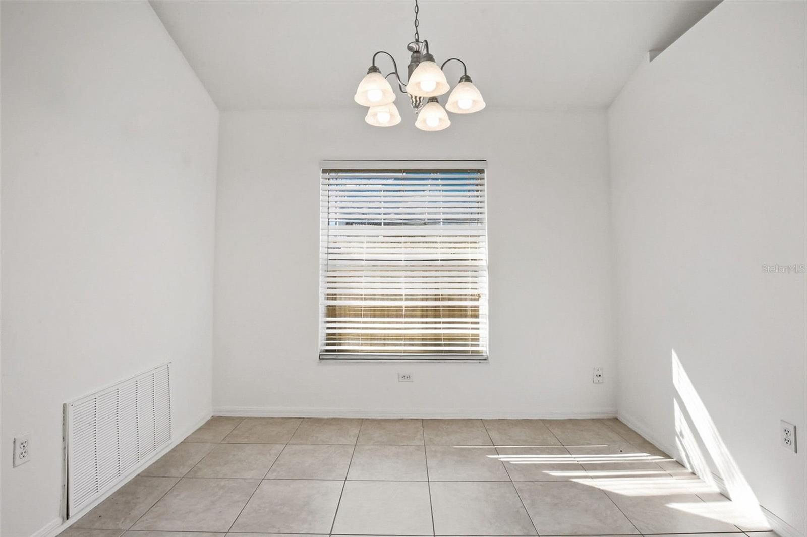 Image 4 of 36 For 16502 Lake Heather Drive