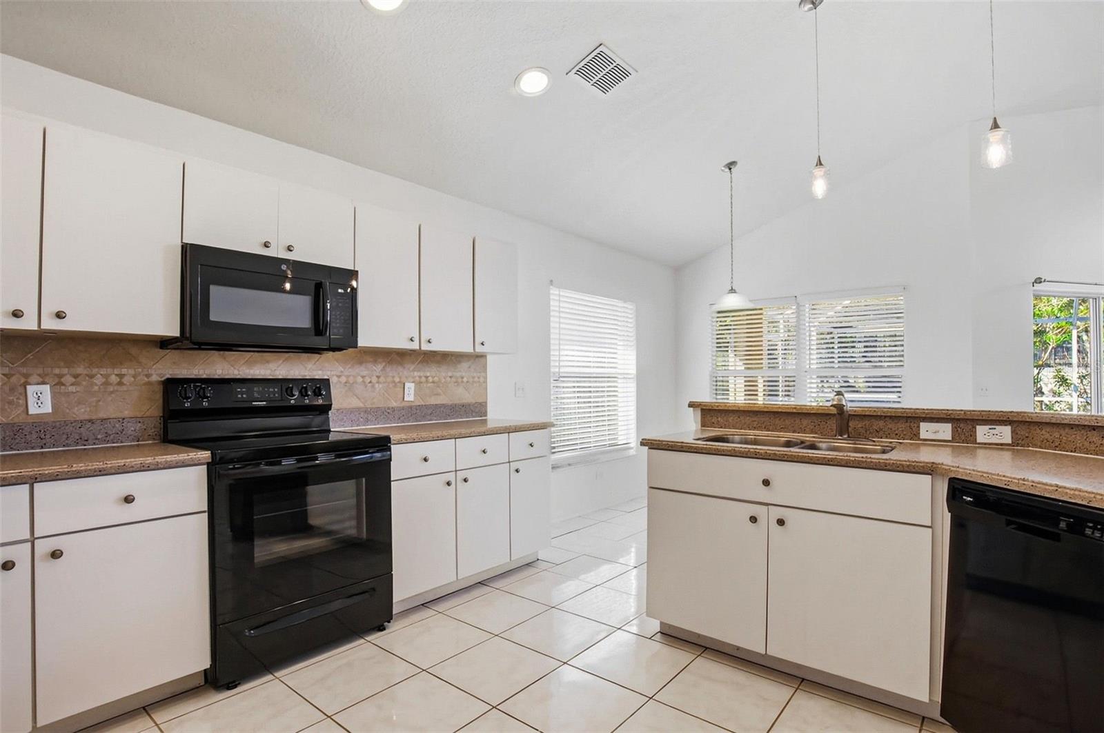 Image 5 of 36 For 16502 Lake Heather Drive