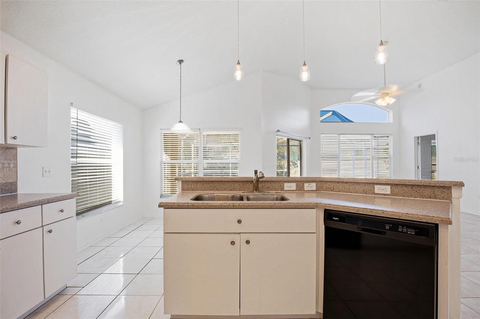 Image 6 of 36 For 16502 Lake Heather Drive