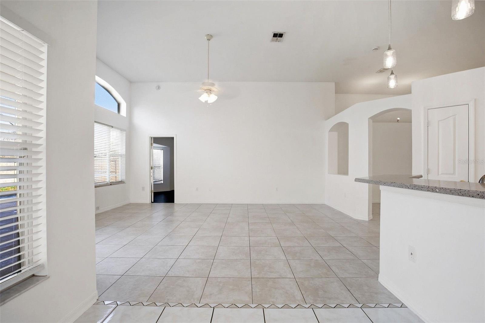 Image 8 of 36 For 16502 Lake Heather Drive