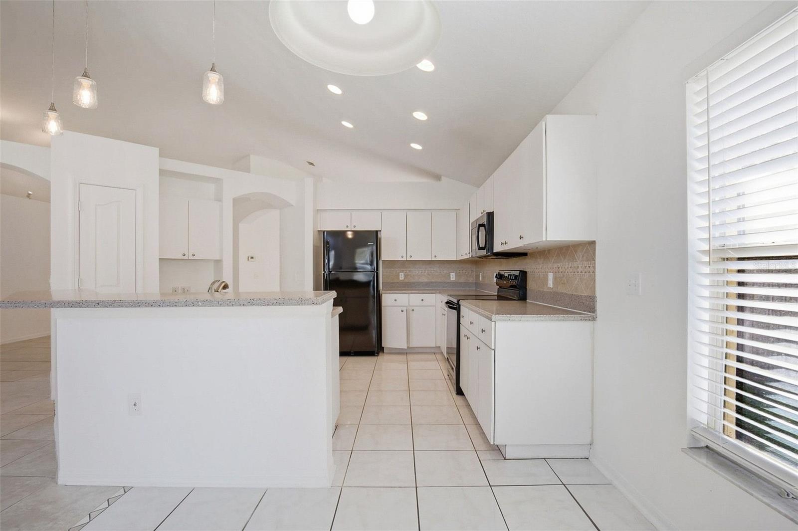 Image 9 of 36 For 16502 Lake Heather Drive