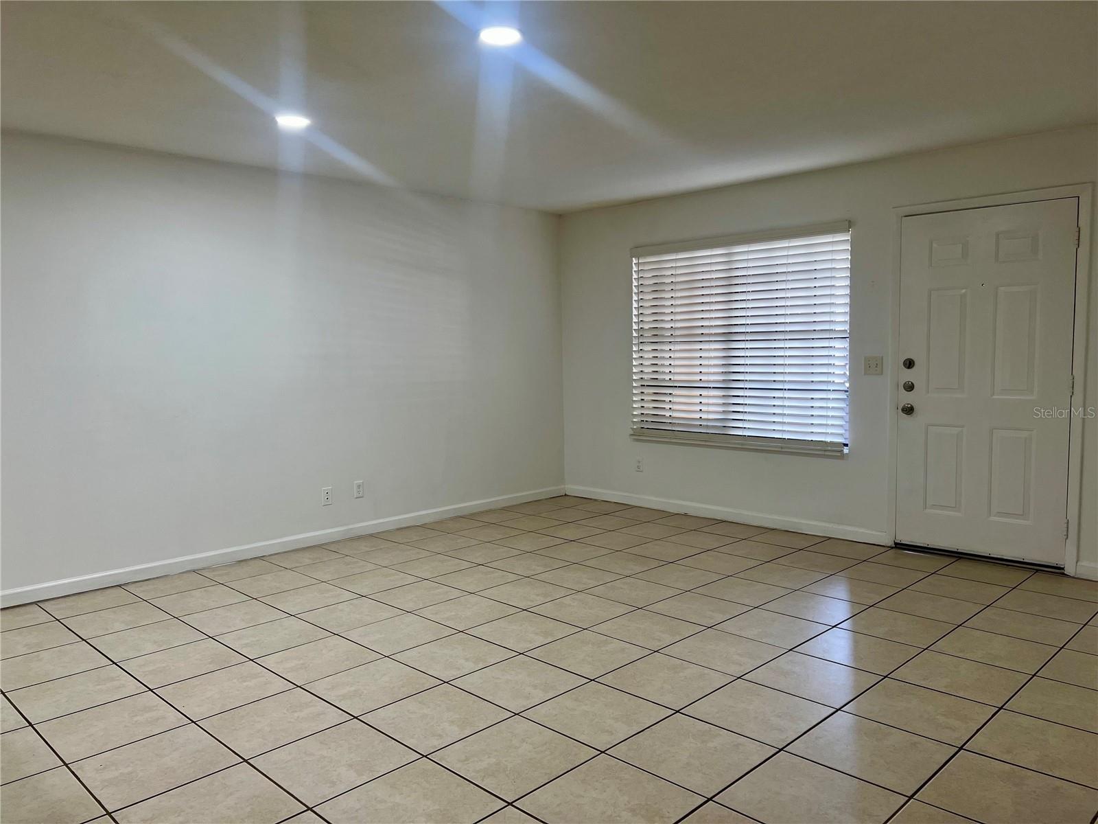 Image 12 of 14 For 315 Lakepointe Drive 101