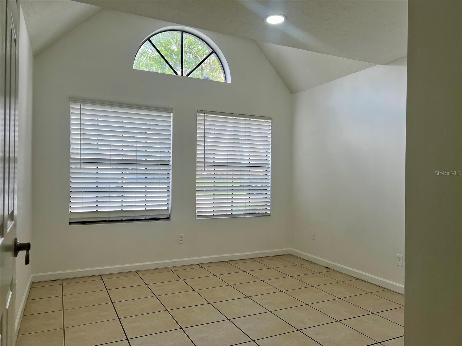 Image 13 of 14 For 315 Lakepointe Drive 101