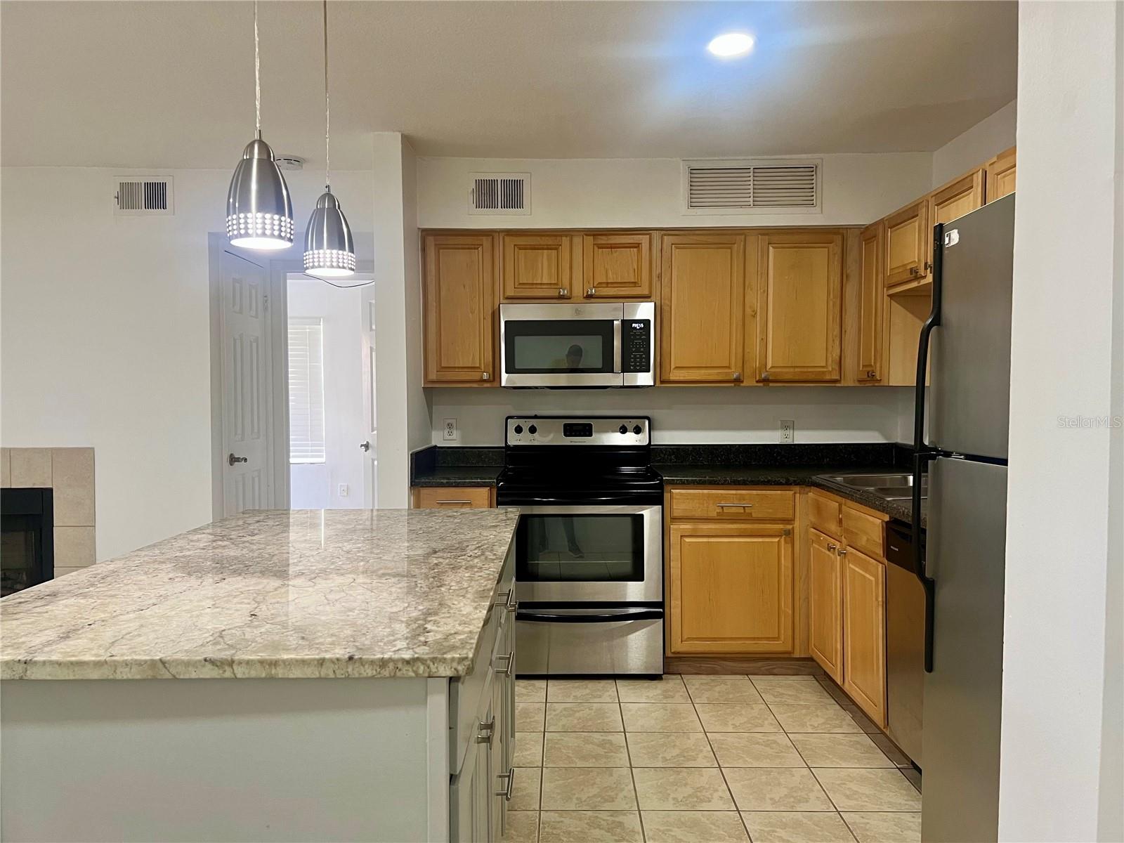 Image 7 of 14 For 315 Lakepointe Drive 101