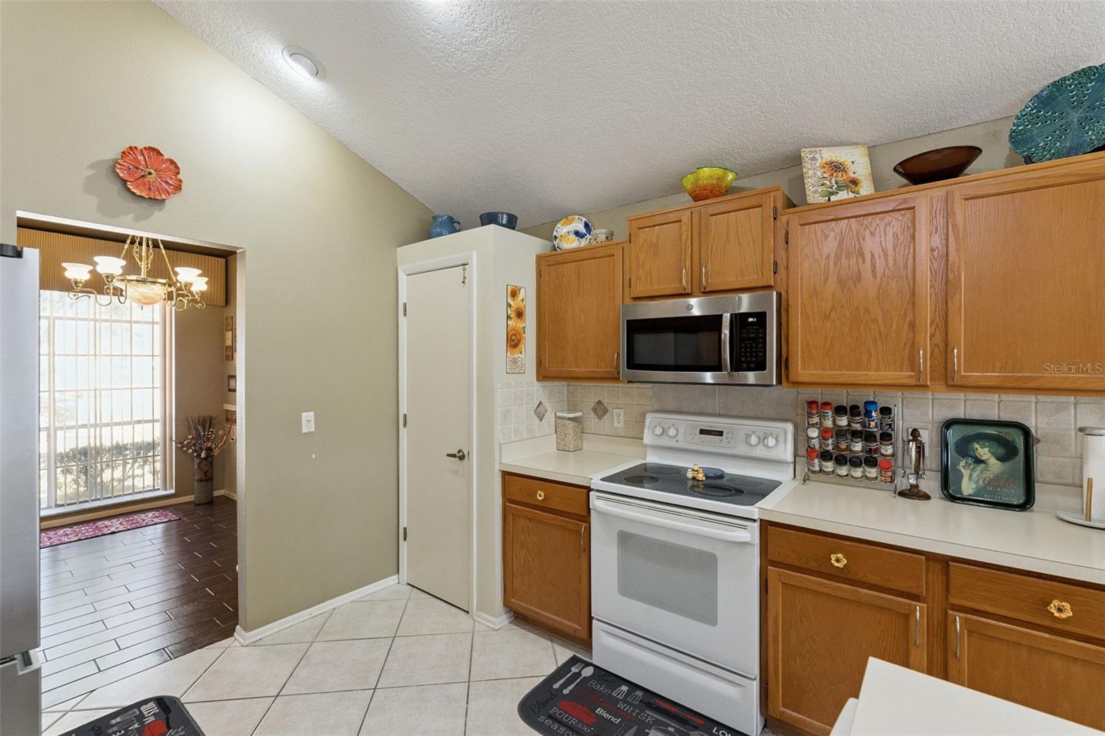 Image 13 of 35 For 2732 Tolworth Avenue