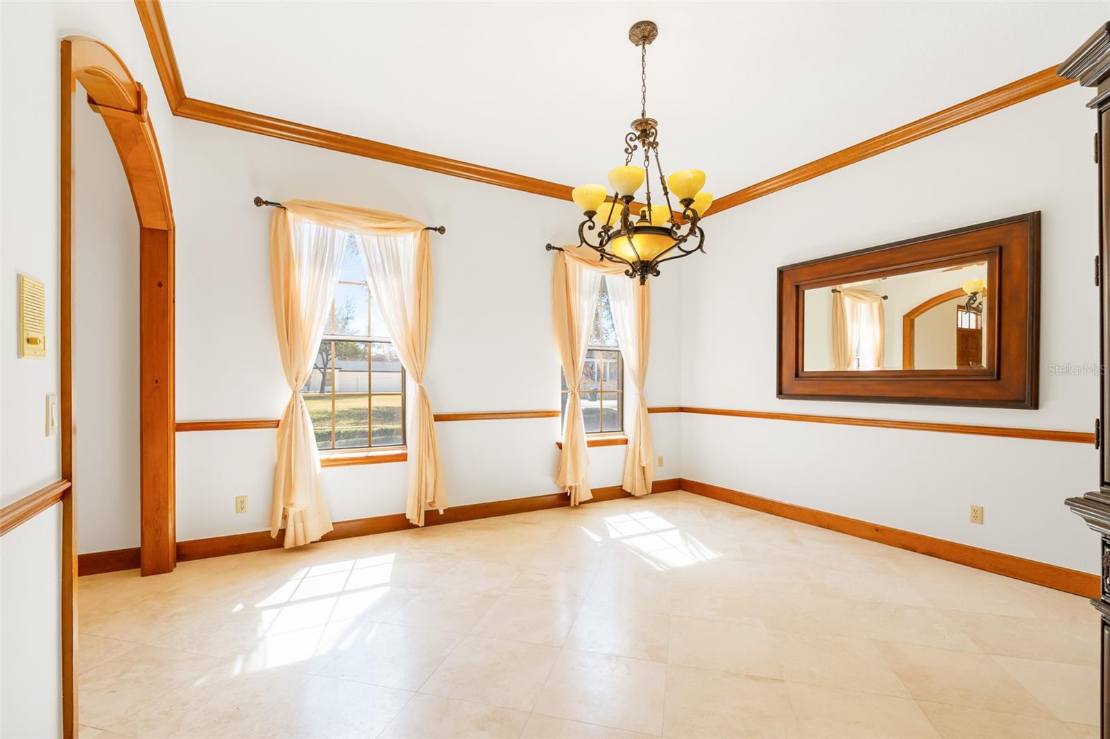 Image 17 of 100 For 8133 Oakland Place