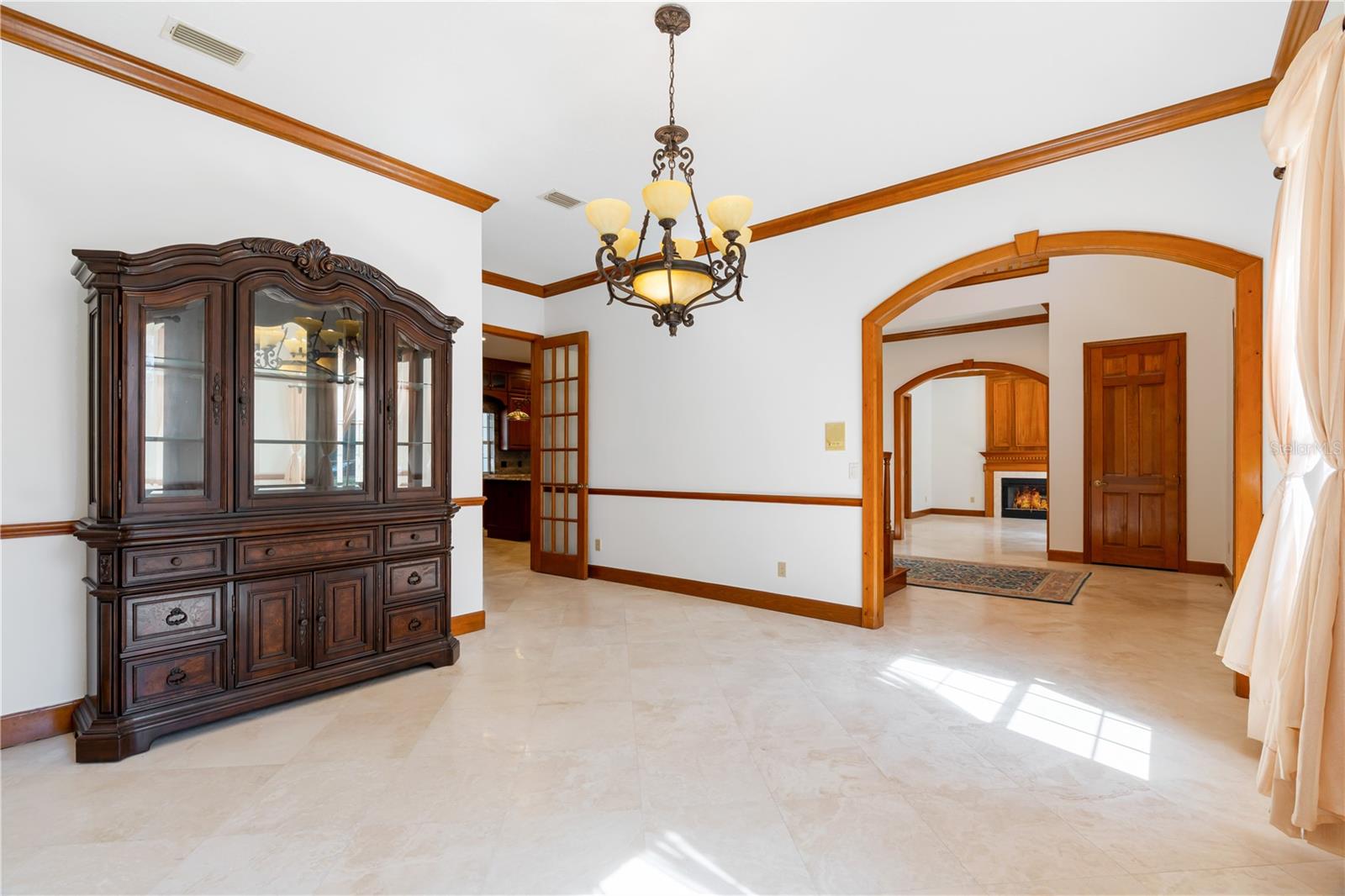 Image 19 of 100 For 8133 Oakland Place