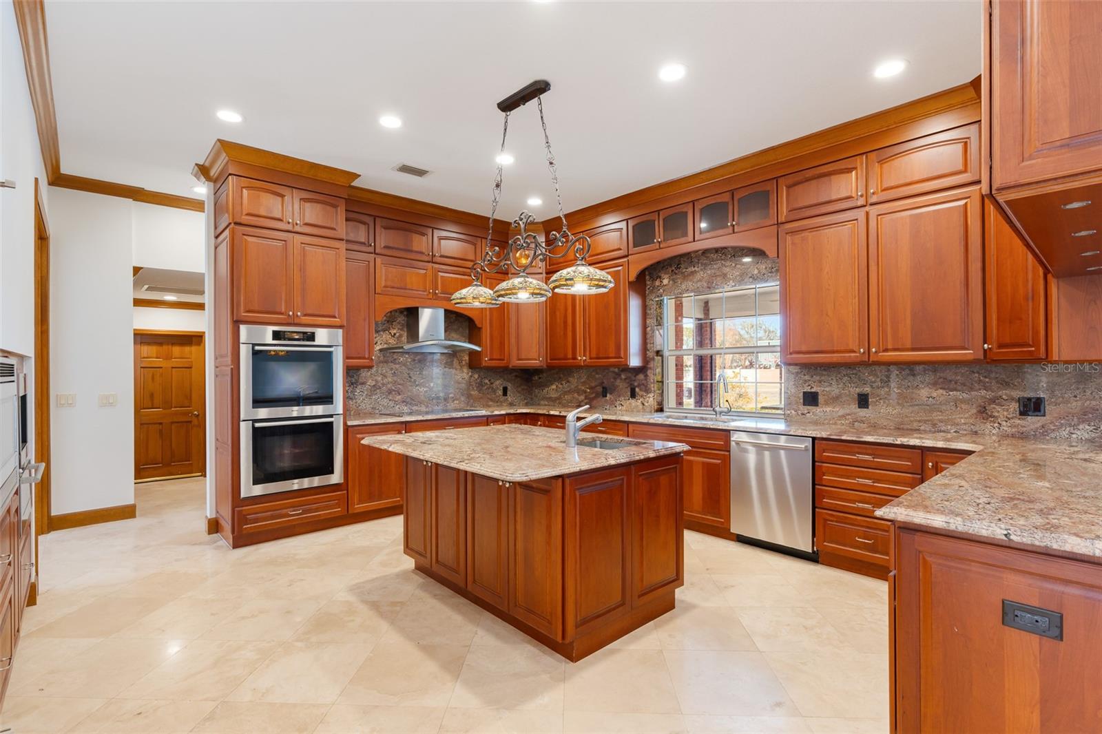 Image 39 of 100 For 8133 Oakland Place