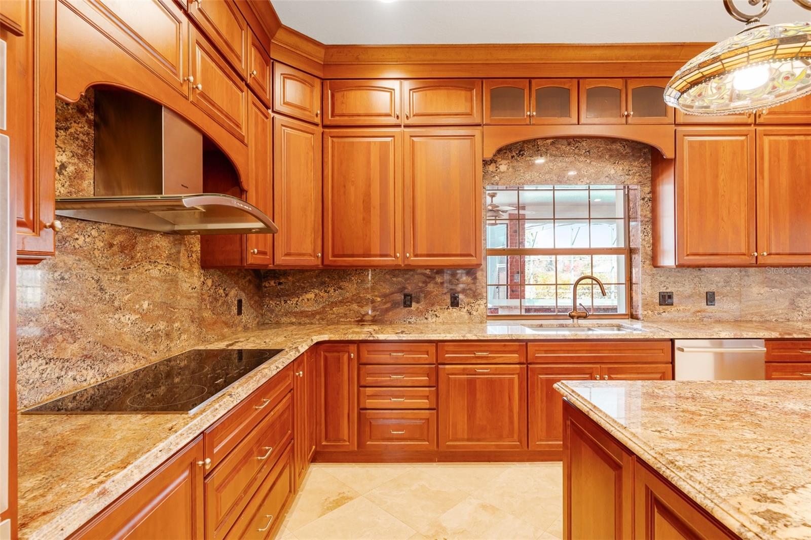 Image 41 of 100 For 8133 Oakland Place