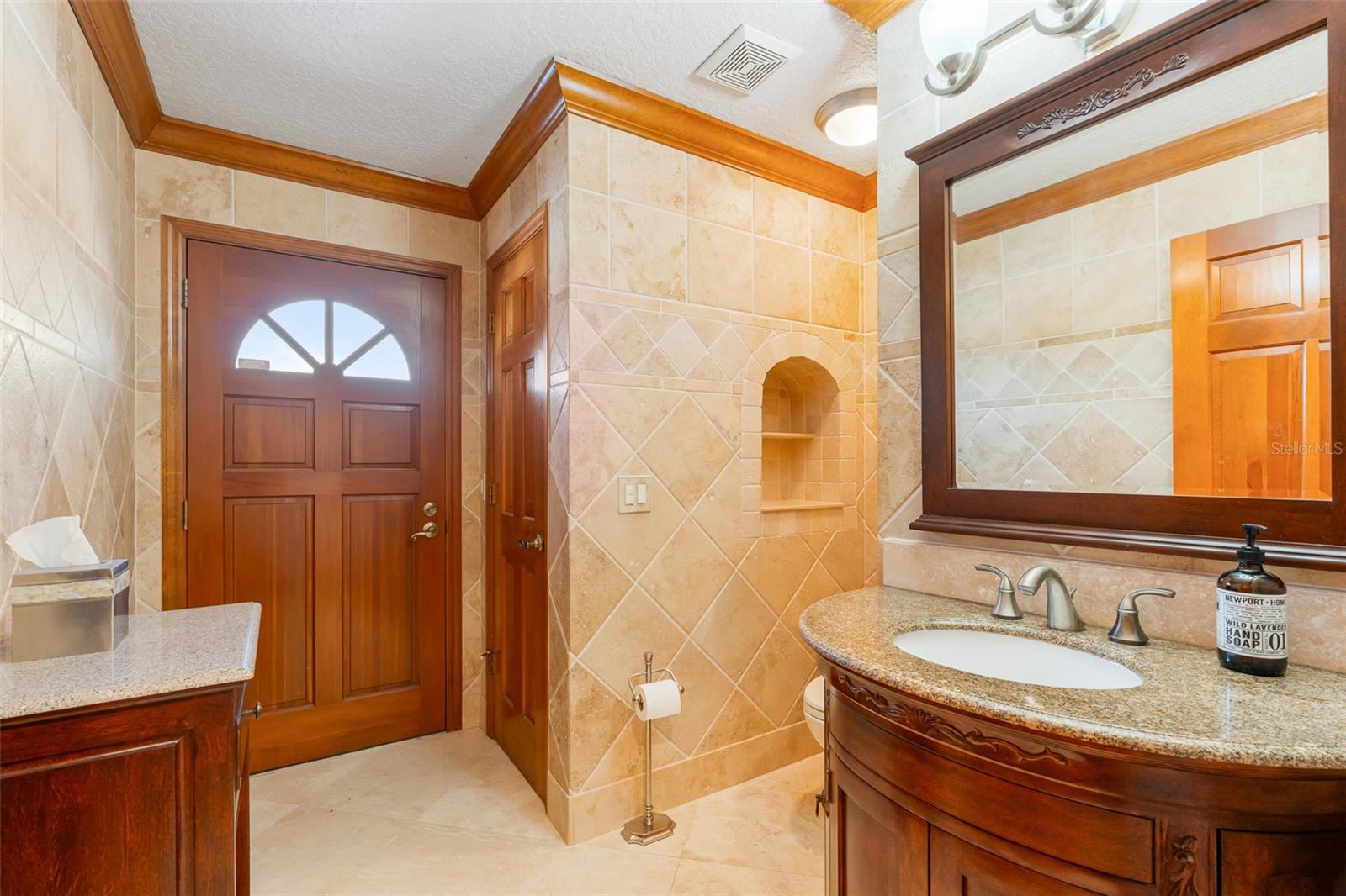 Image 46 of 100 For 8133 Oakland Place