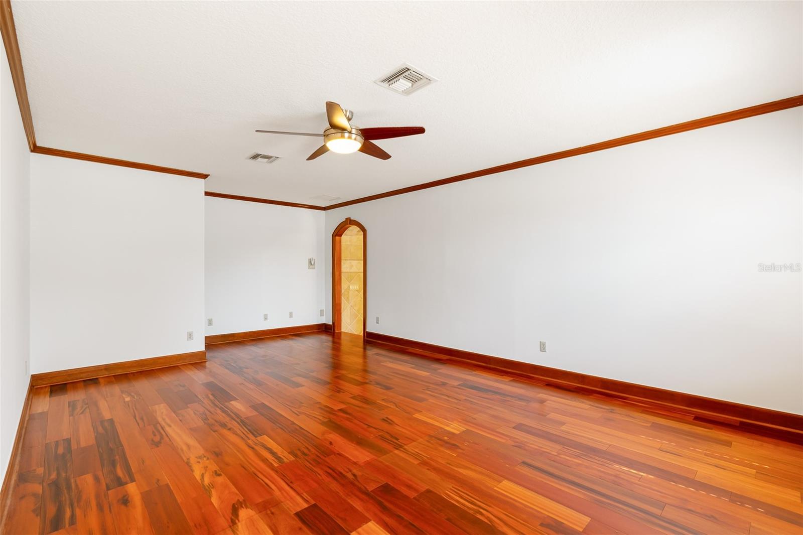 Image 51 of 100 For 8133 Oakland Place