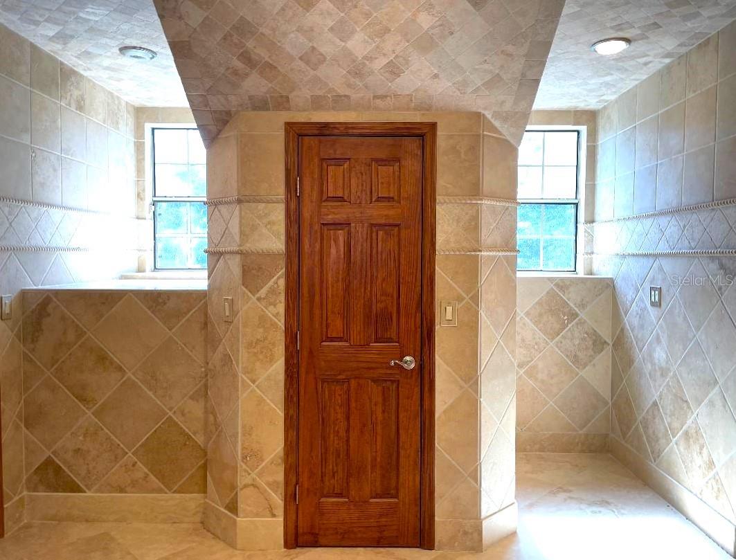 Image 55 of 100 For 8133 Oakland Place