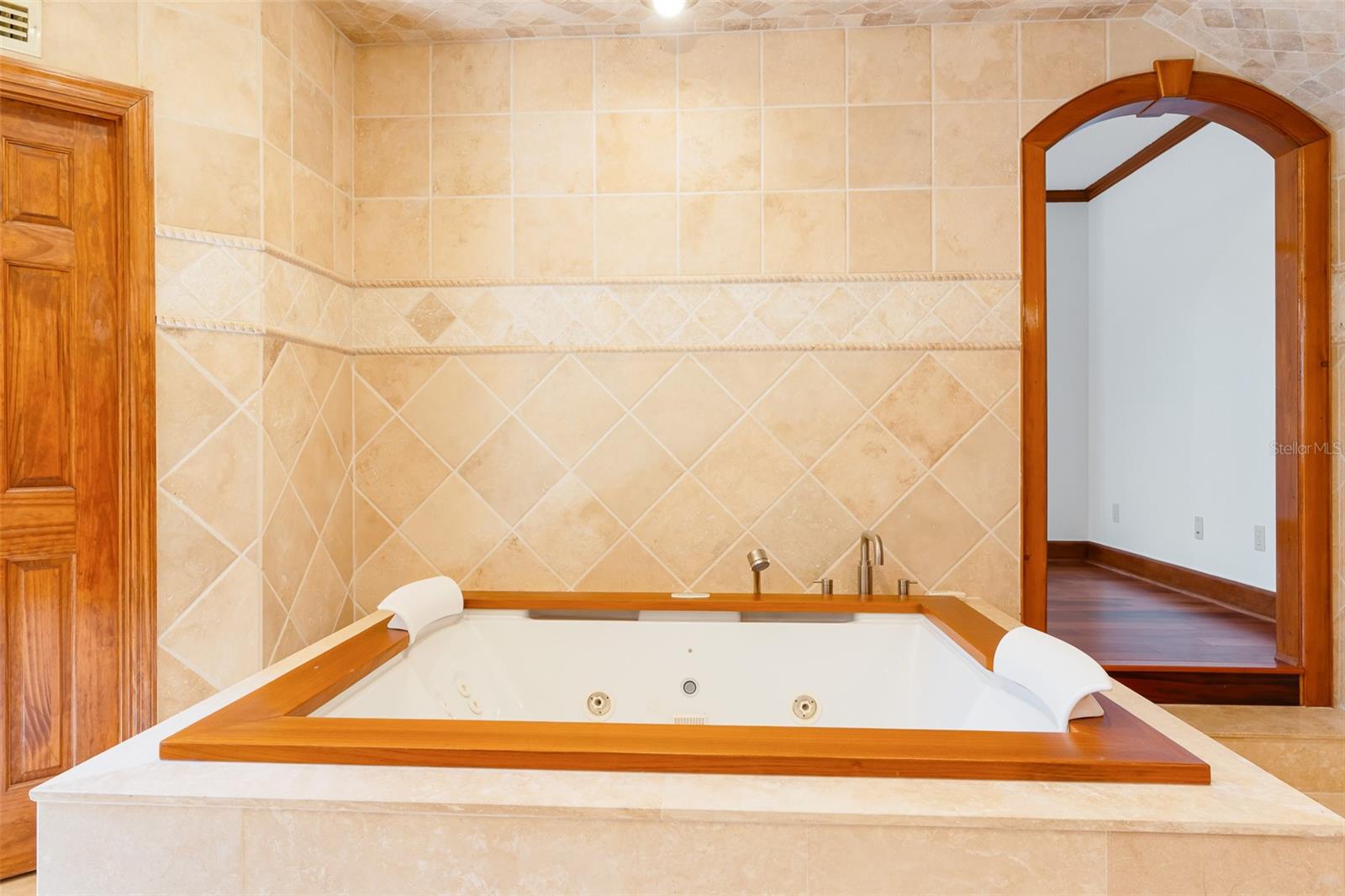 Image 59 of 100 For 8133 Oakland Place