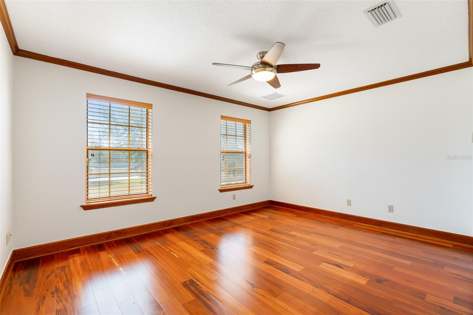 Image 72 of 100 For 8133 Oakland Place