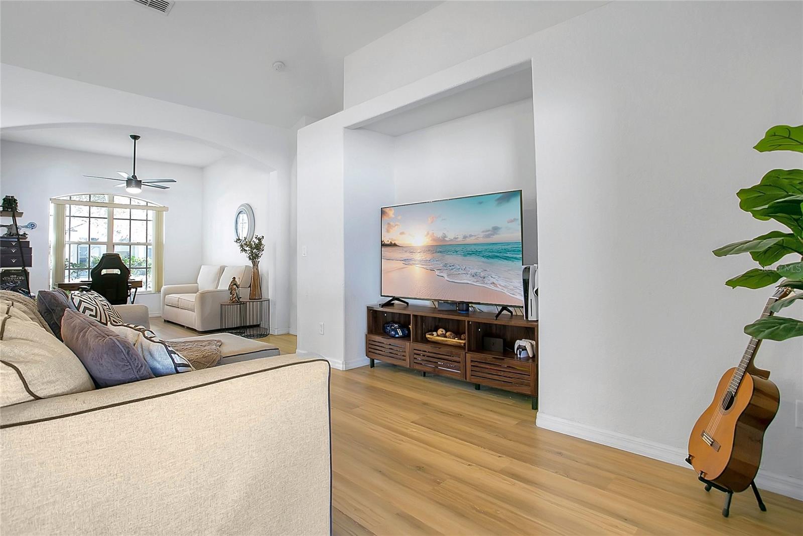 Image 7 of 45 For 3335 Countryside View Drive