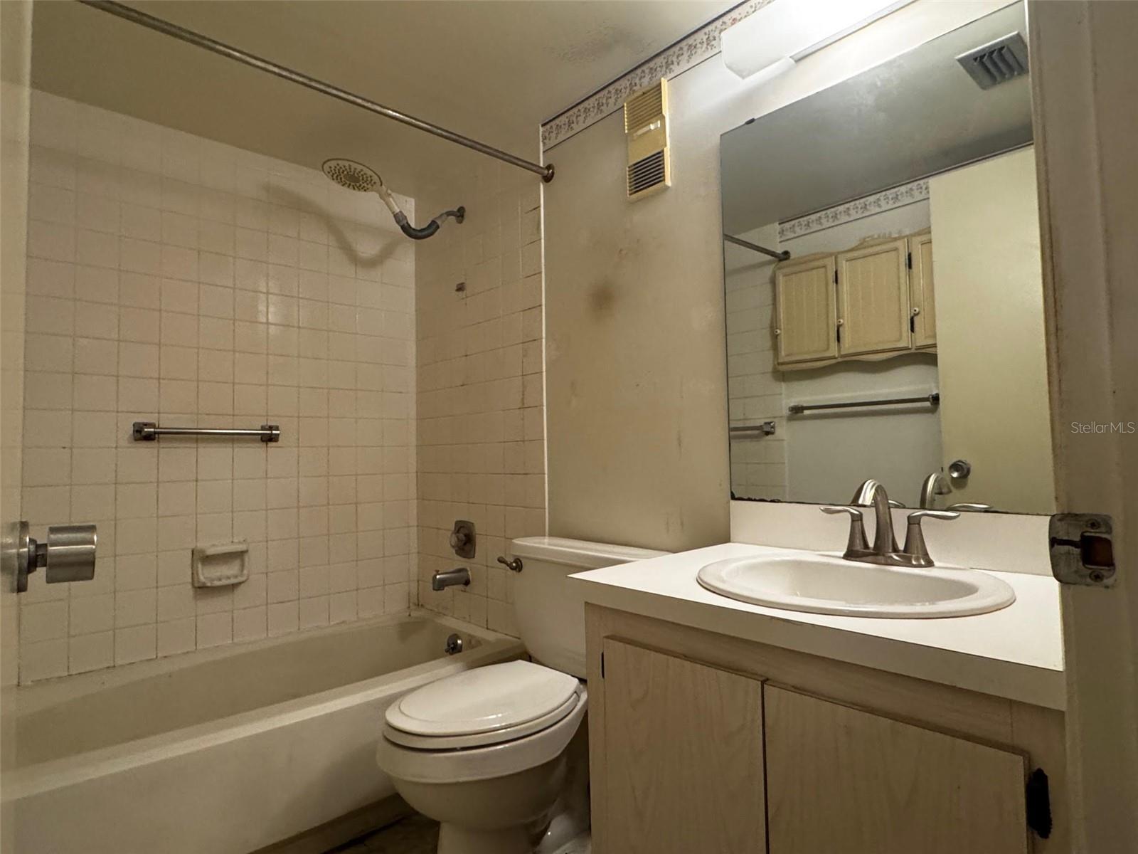 Image 7 of 9 For 140 Orchid Woods Court 18a