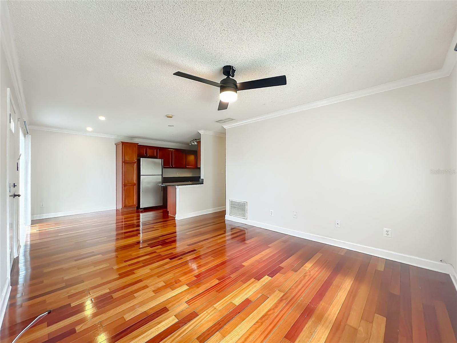 Image 21 of 33 For 4864 Conway Road 120