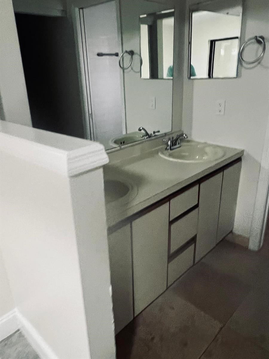 Image 5 of 11 For 131 Crown Point Circle 131