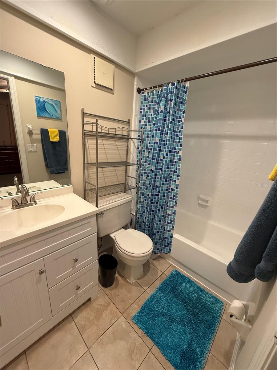 Image 21 of 28 For 1550 Gulfview Drive 444