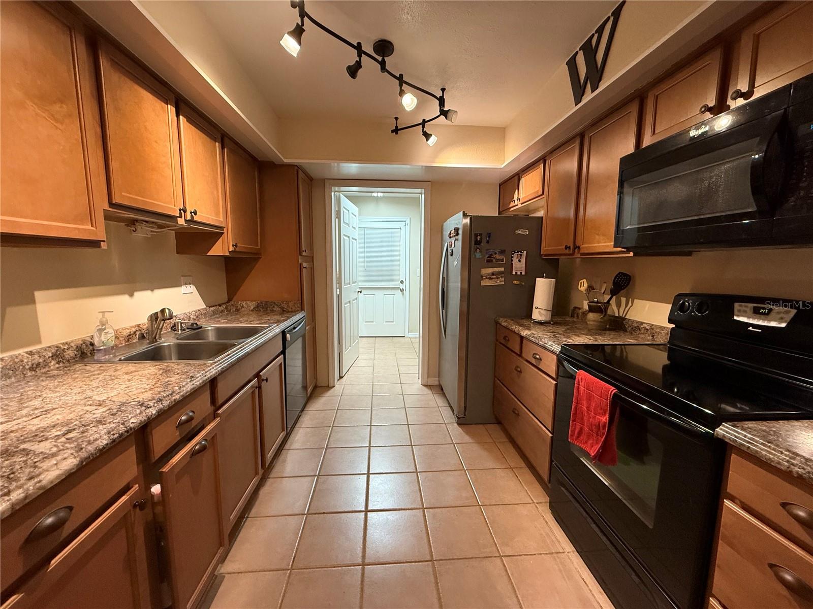 Image 6 of 28 For 1550 Gulfview Drive 444