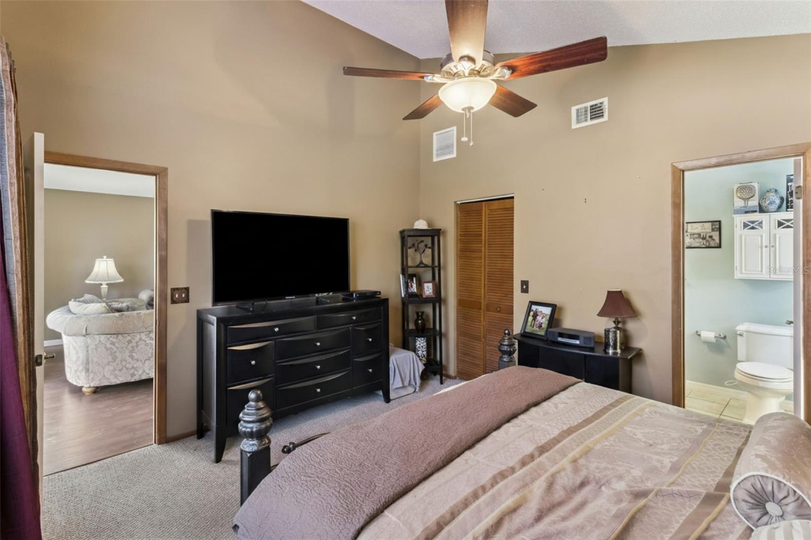 Image 17 of 45 For 150 Edgewater Circle