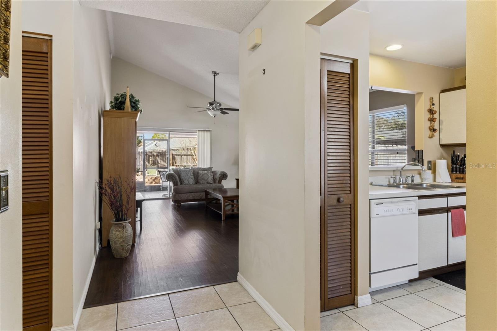 Image 7 of 45 For 150 Edgewater Circle