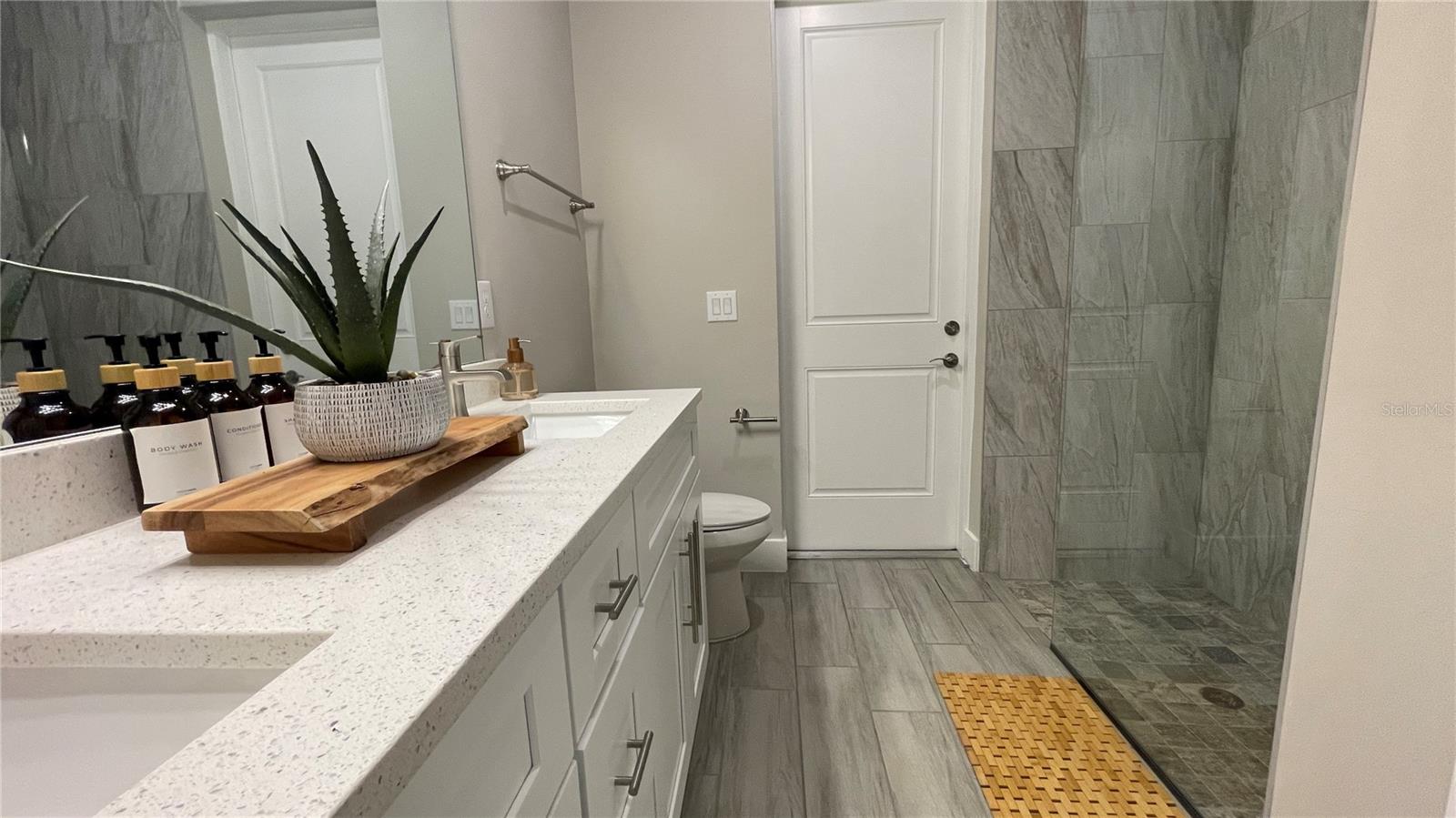 Image 16 of 19 For 318 Radford Avenue