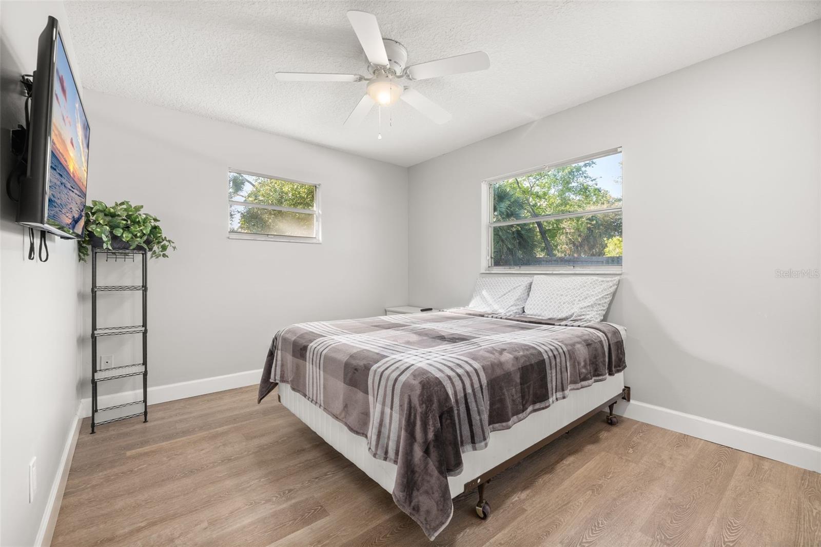 Image 20 of 39 For 255 Hornbeam Drive