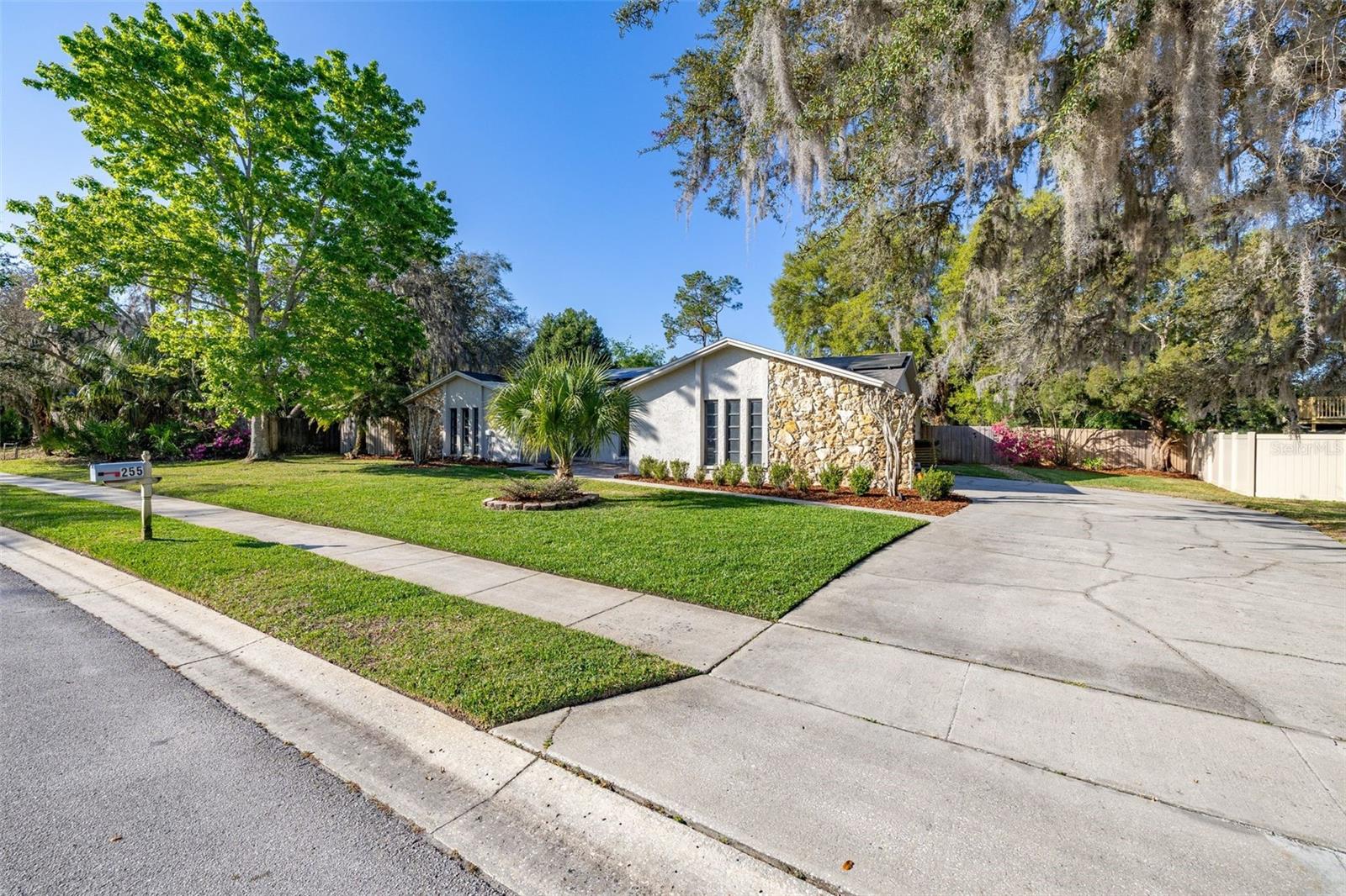 Image 3 of 39 For 255 Hornbeam Drive