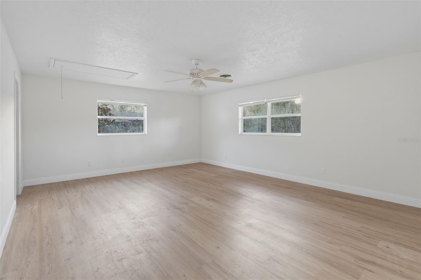 Listing photo id 15 for 4601 22nd Avenue