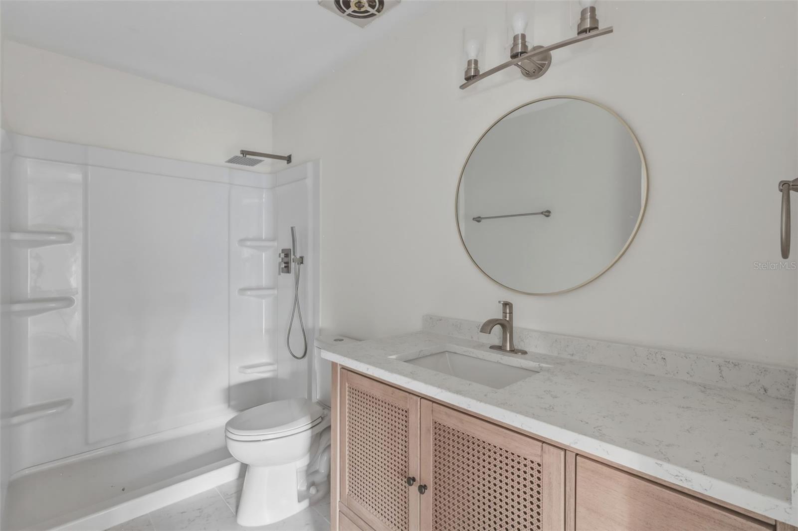 Listing photo id 17 for 4601 22nd Avenue