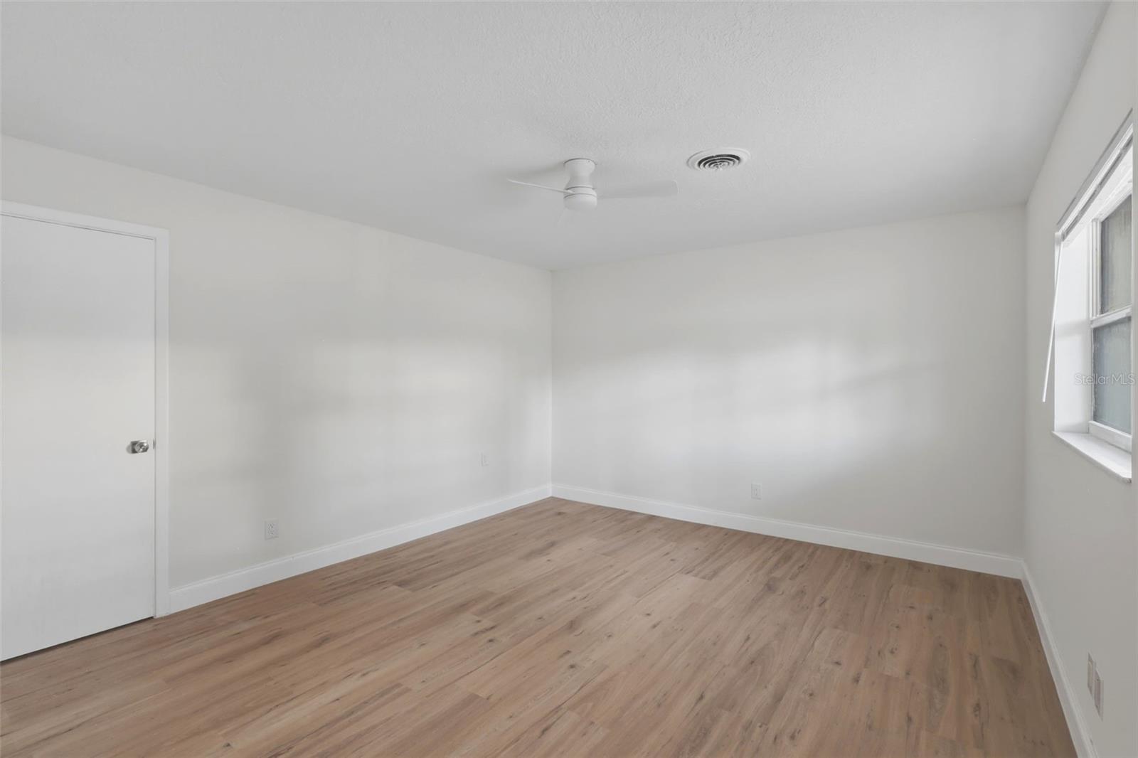 Listing photo id 18 for 4601 22nd Avenue