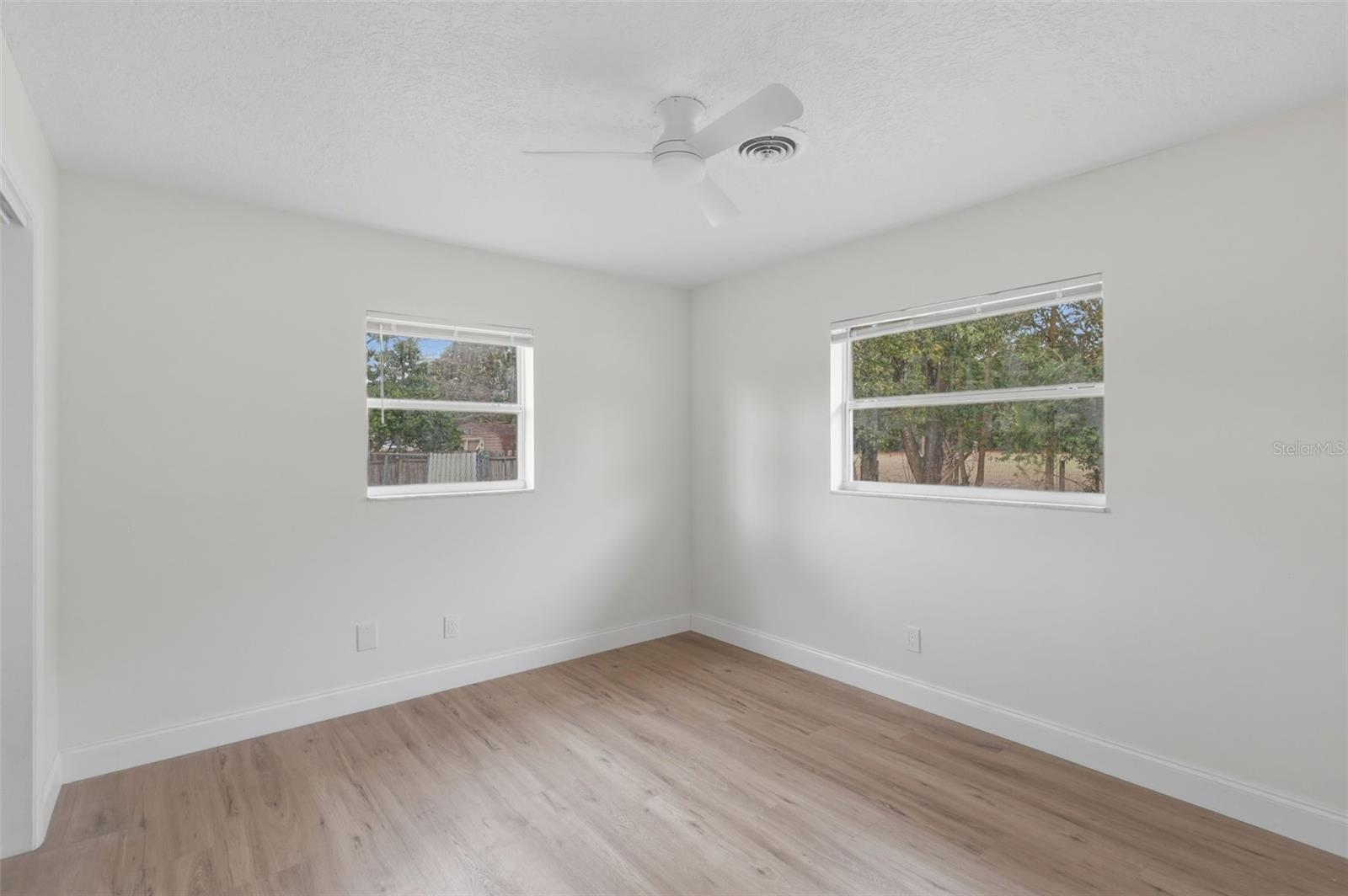 Listing photo id 19 for 4601 22nd Avenue