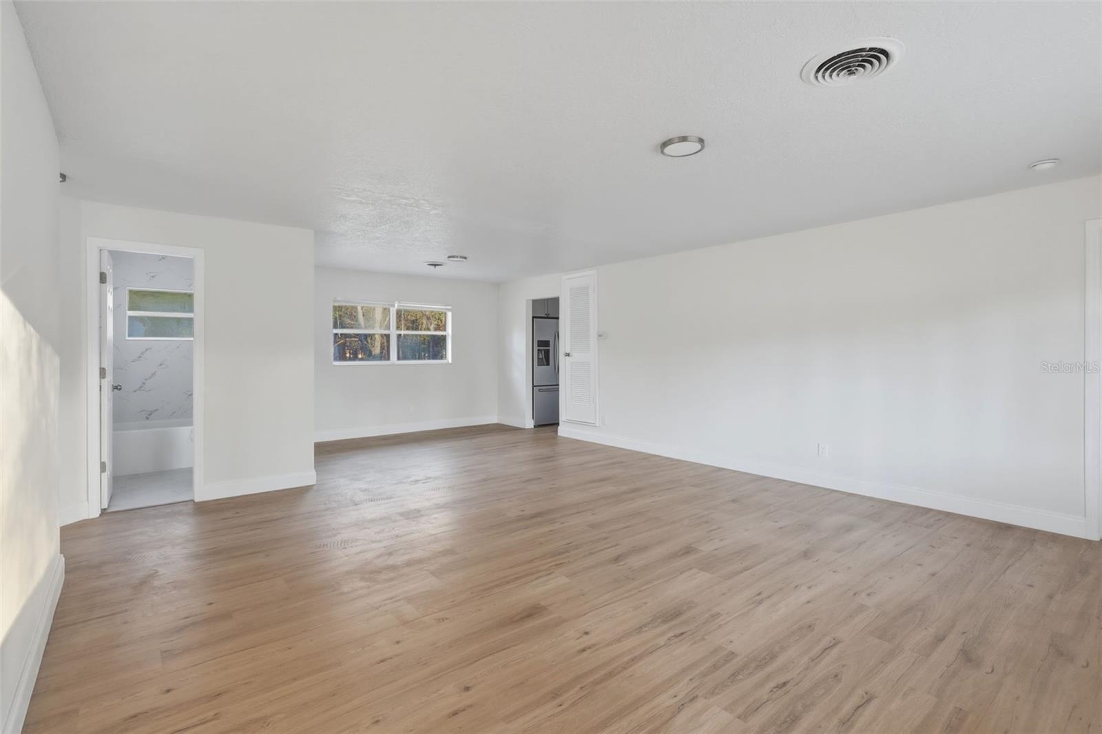 Listing photo id 5 for 4601 22nd Avenue