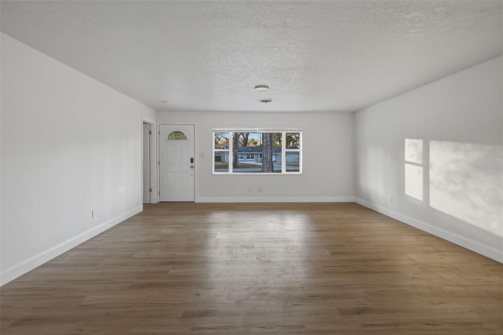 Listing photo id 6 for 4601 22nd Avenue