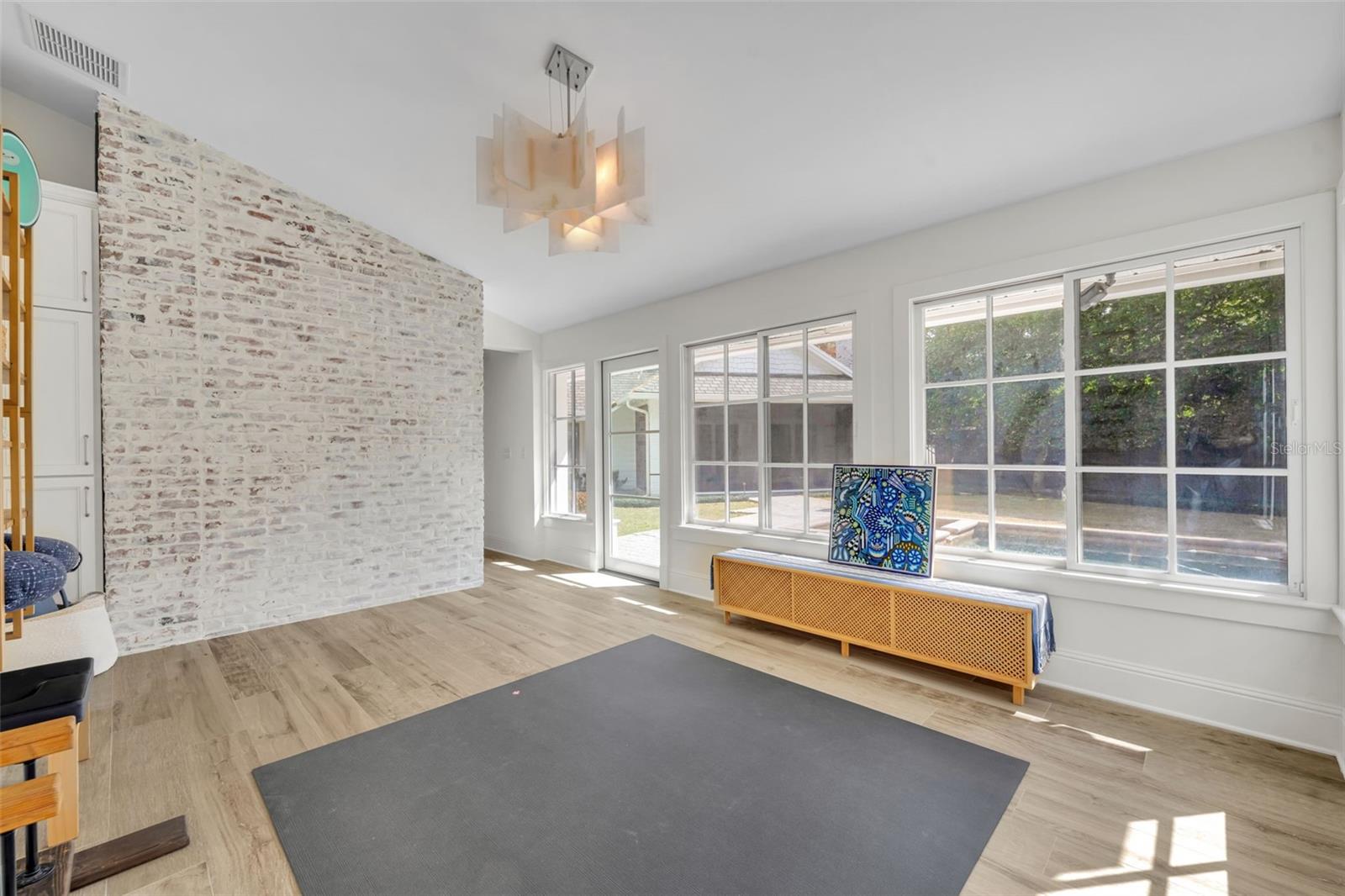 Image 25 of 58 For 700 Pinetree Road