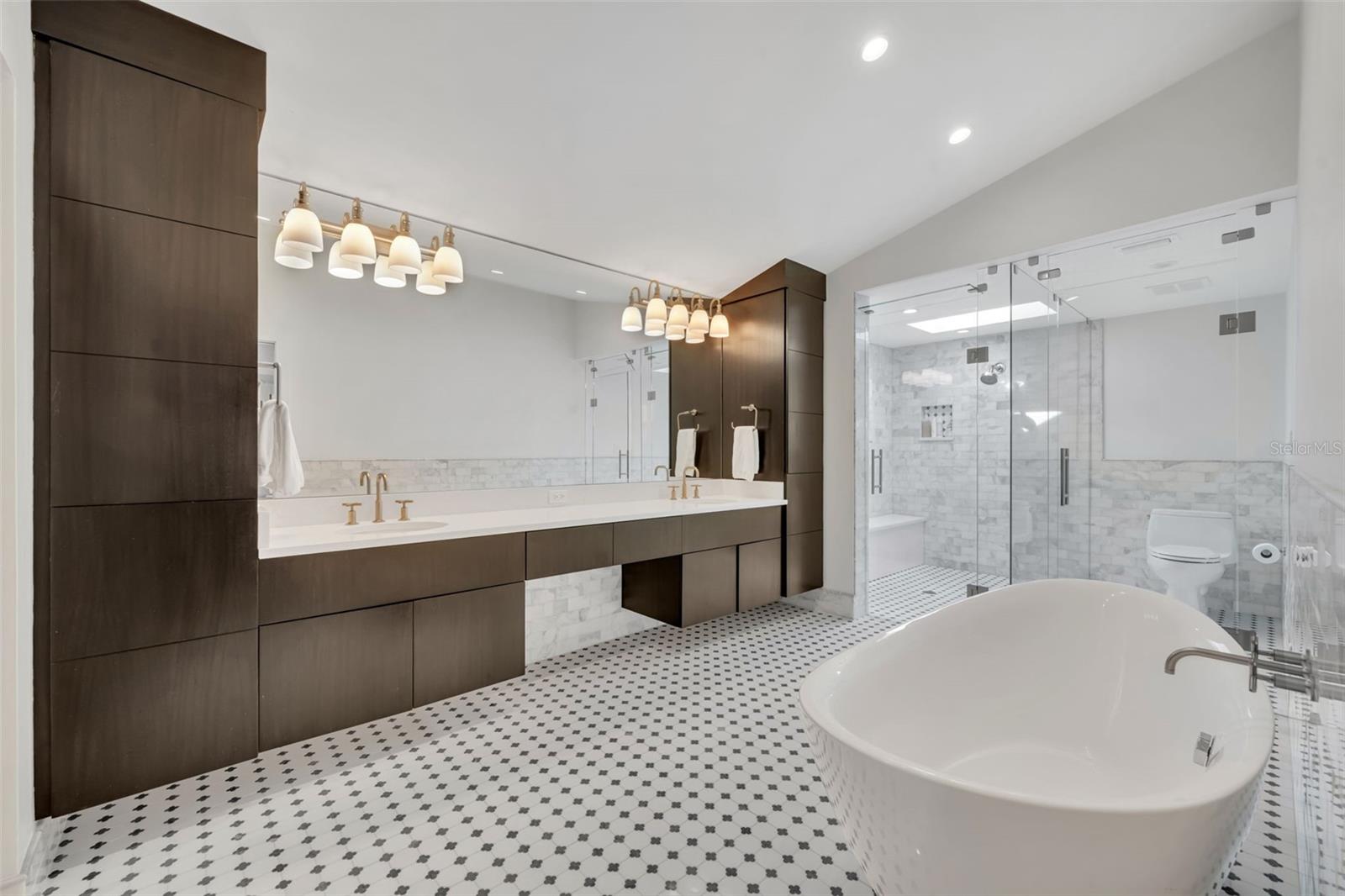 Image 29 of 58 For 700 Pinetree Road