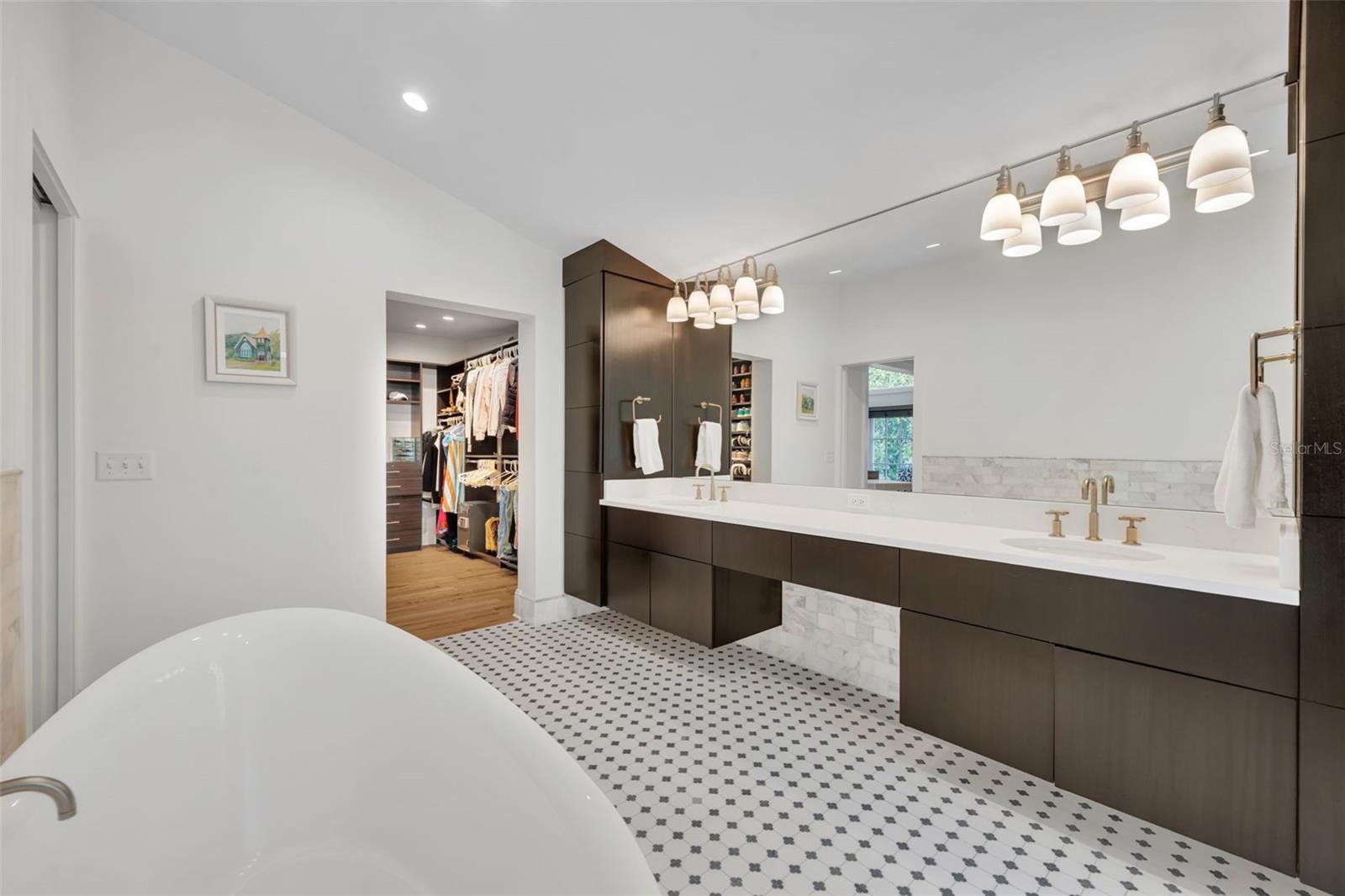 Image 31 of 58 For 700 Pinetree Road